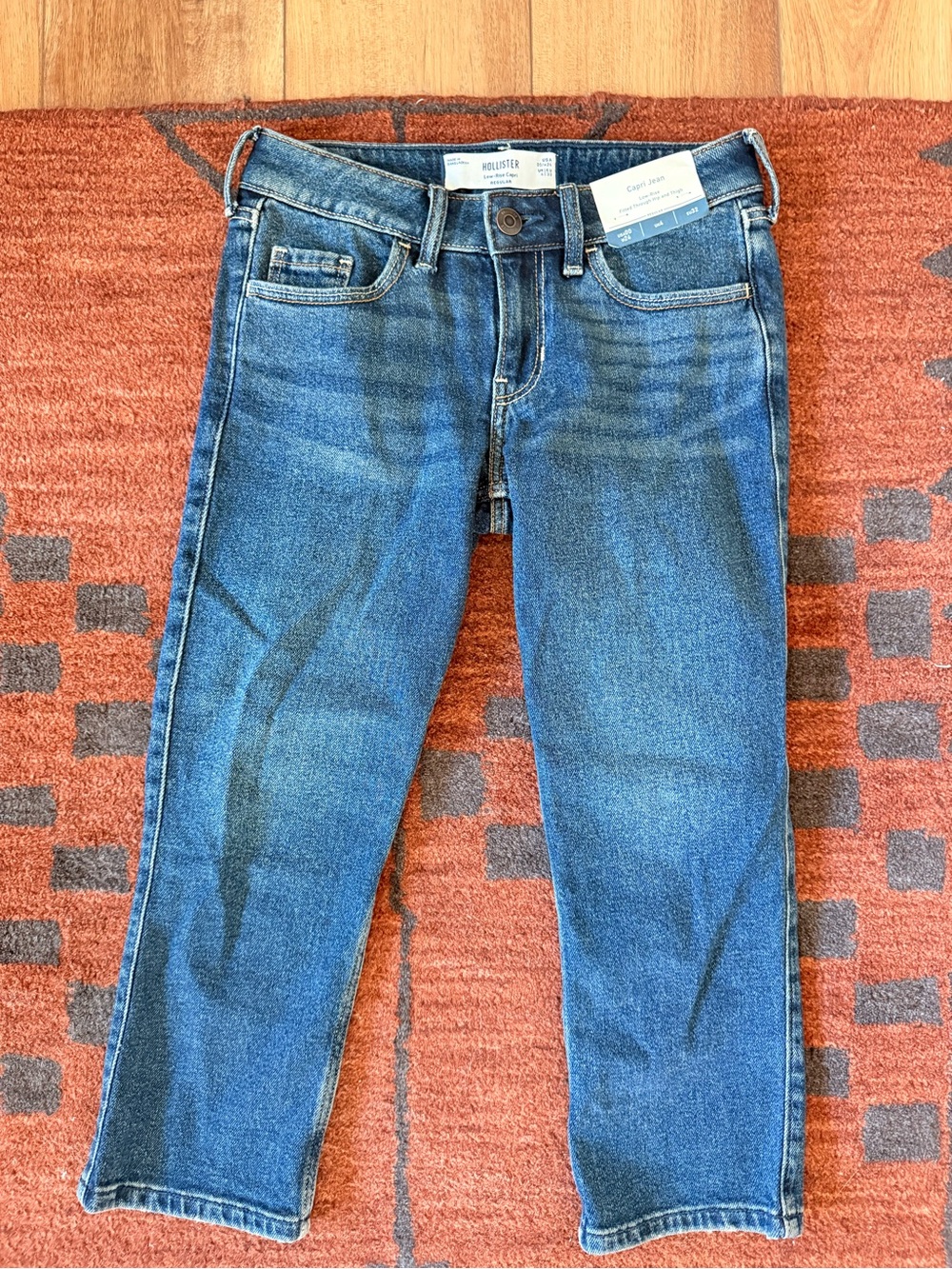 Hollister Capri Jeans in Medium Blue Wash Brand New